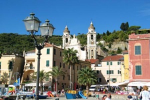 Xtrallusion photo library of independent, self-guided walking and sightseeing holidays in Italy. Pictures, images, photos and photographs taken along the way of this 1-day walking itinerary, to give you a visual impression of the day's walk.